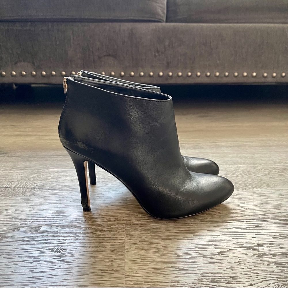Lord & Taylor Black Round Toe Zip Up Ankle Booties Size 7.5